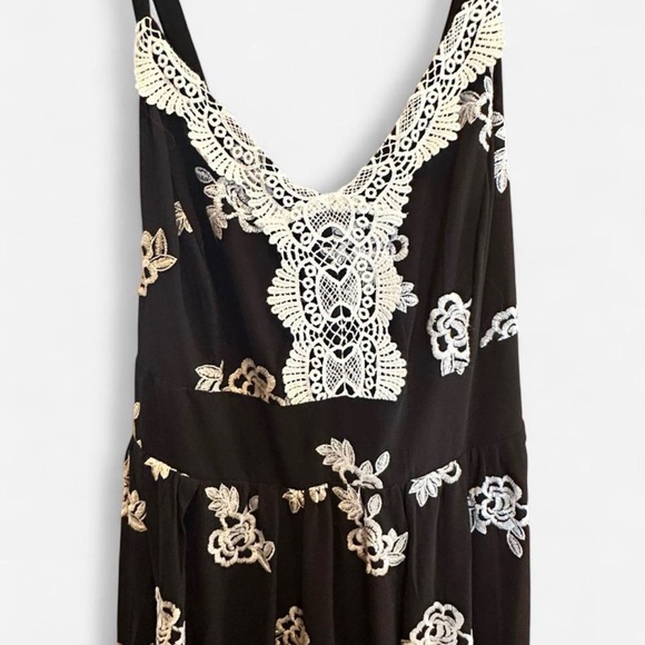 Torrid Black and White Floral Maxi Dress - Picture 3 of 7